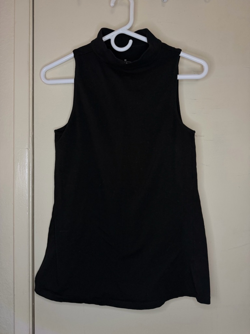 Torrid  Black Sleeveless Mock Neck Tank size 00